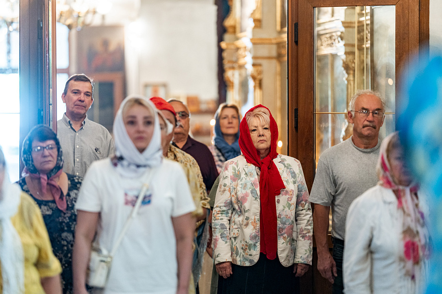 Божественная литургия в Троицком храме села Ваулово м.о. Чехов в день празднования Боголюбской иконы Божией Матери